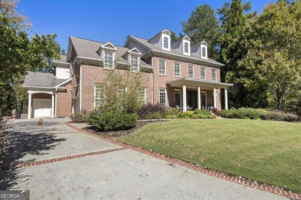 Photo of 390 Ivy Knoll NE, Atlanta, GA 30342 (MLS # 10630520)