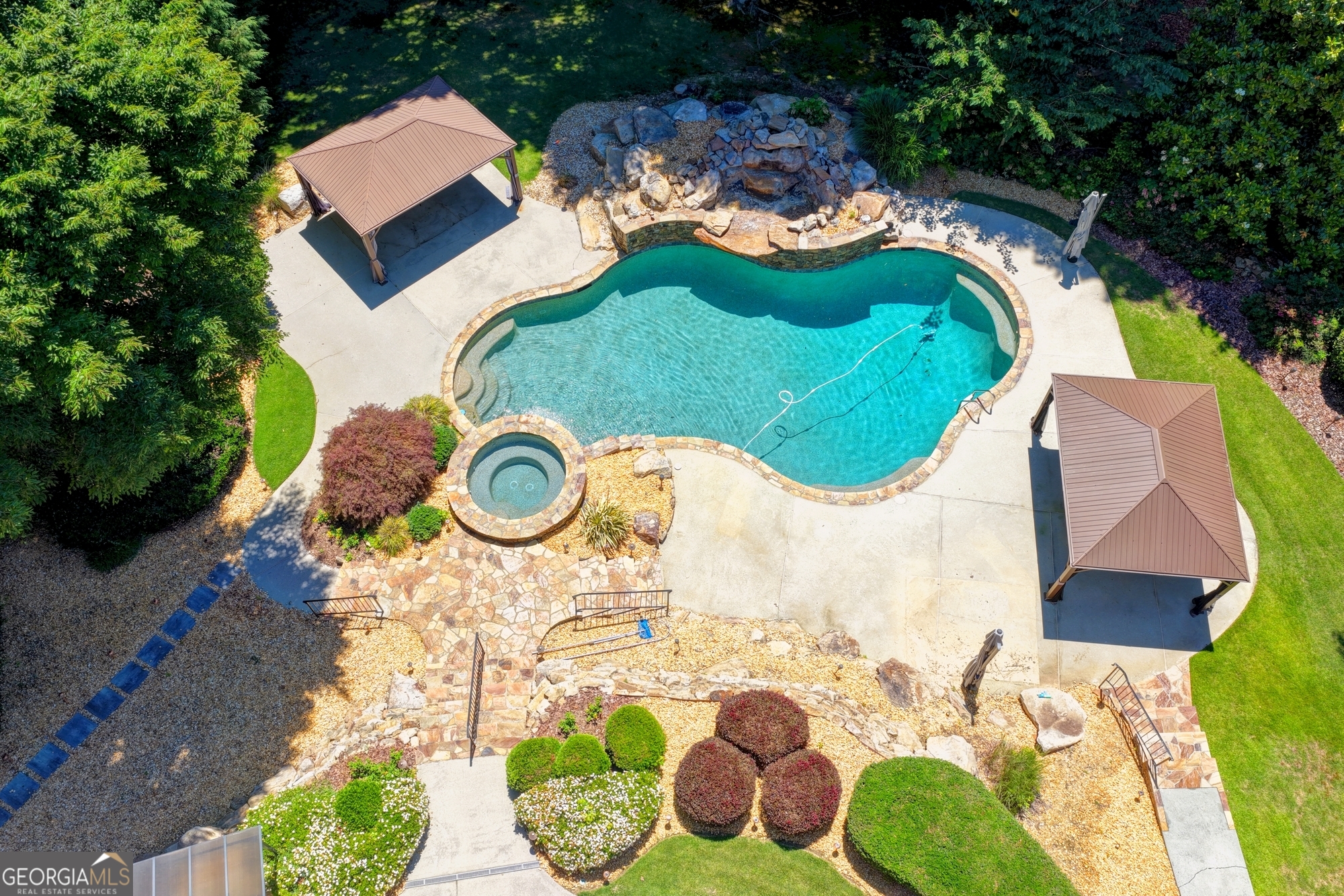 1390 Hillside DR