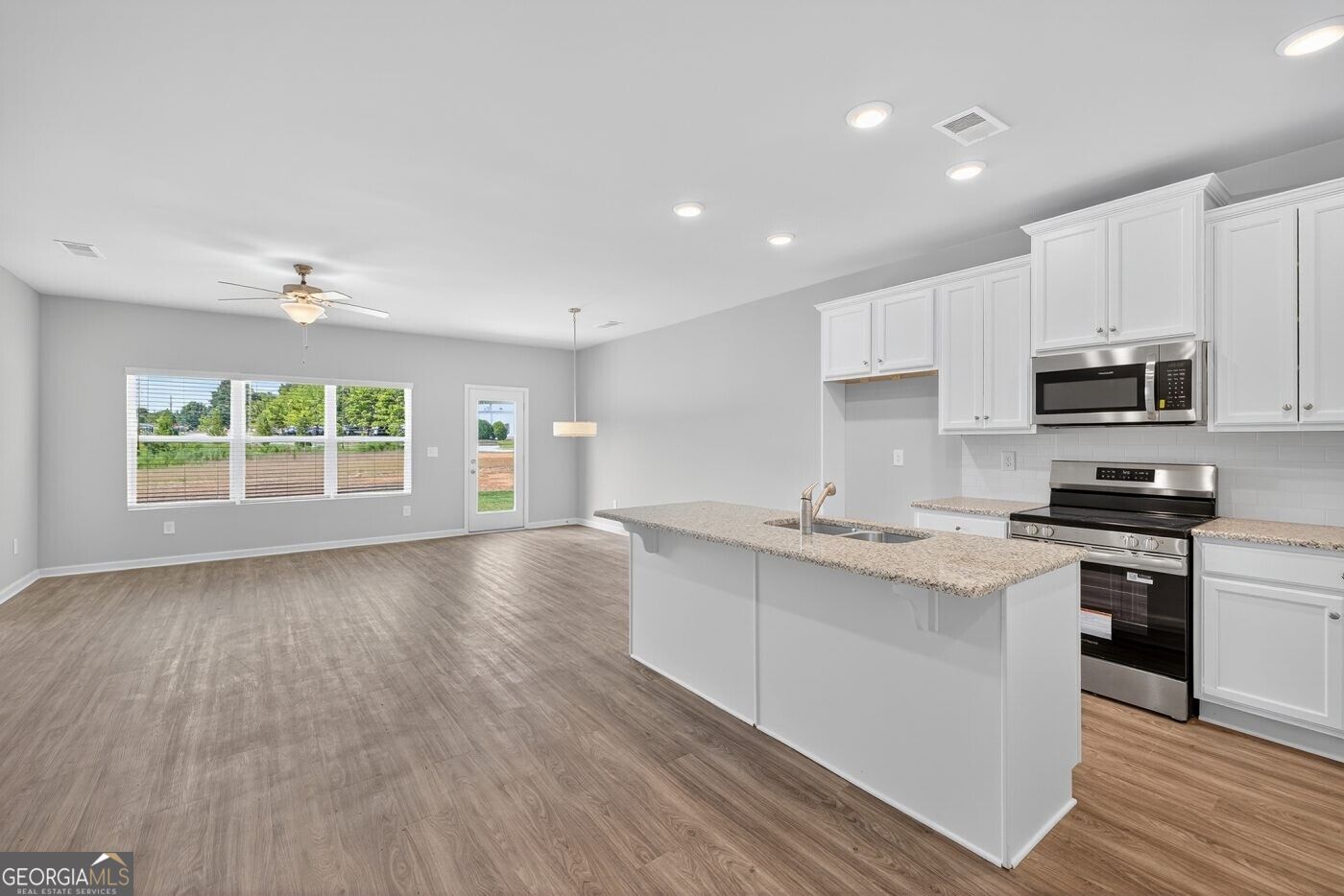 2868 Lillian LN