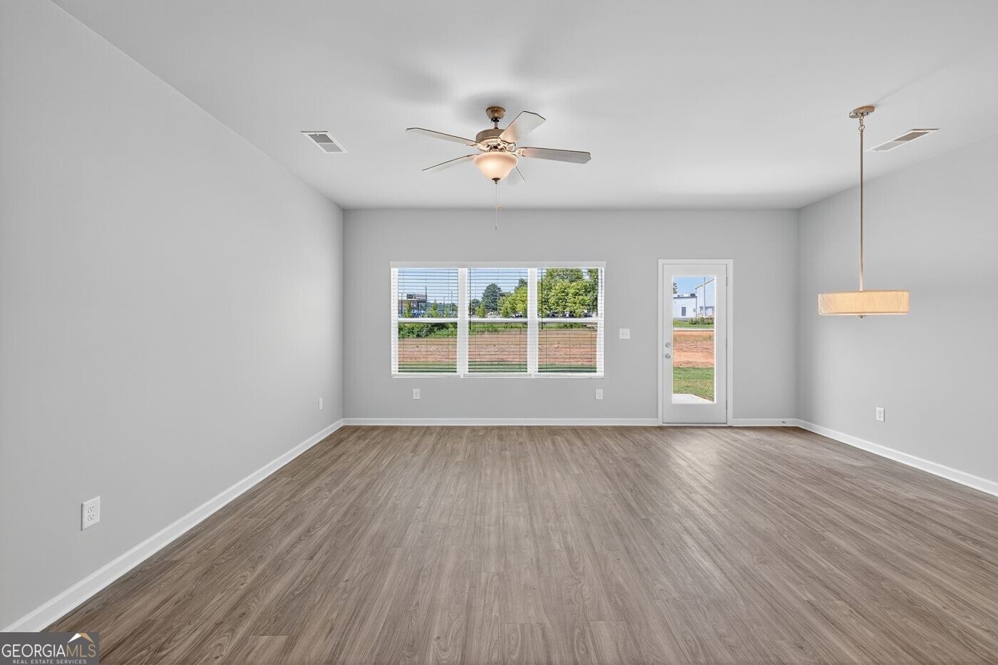 2868 Lillian LN