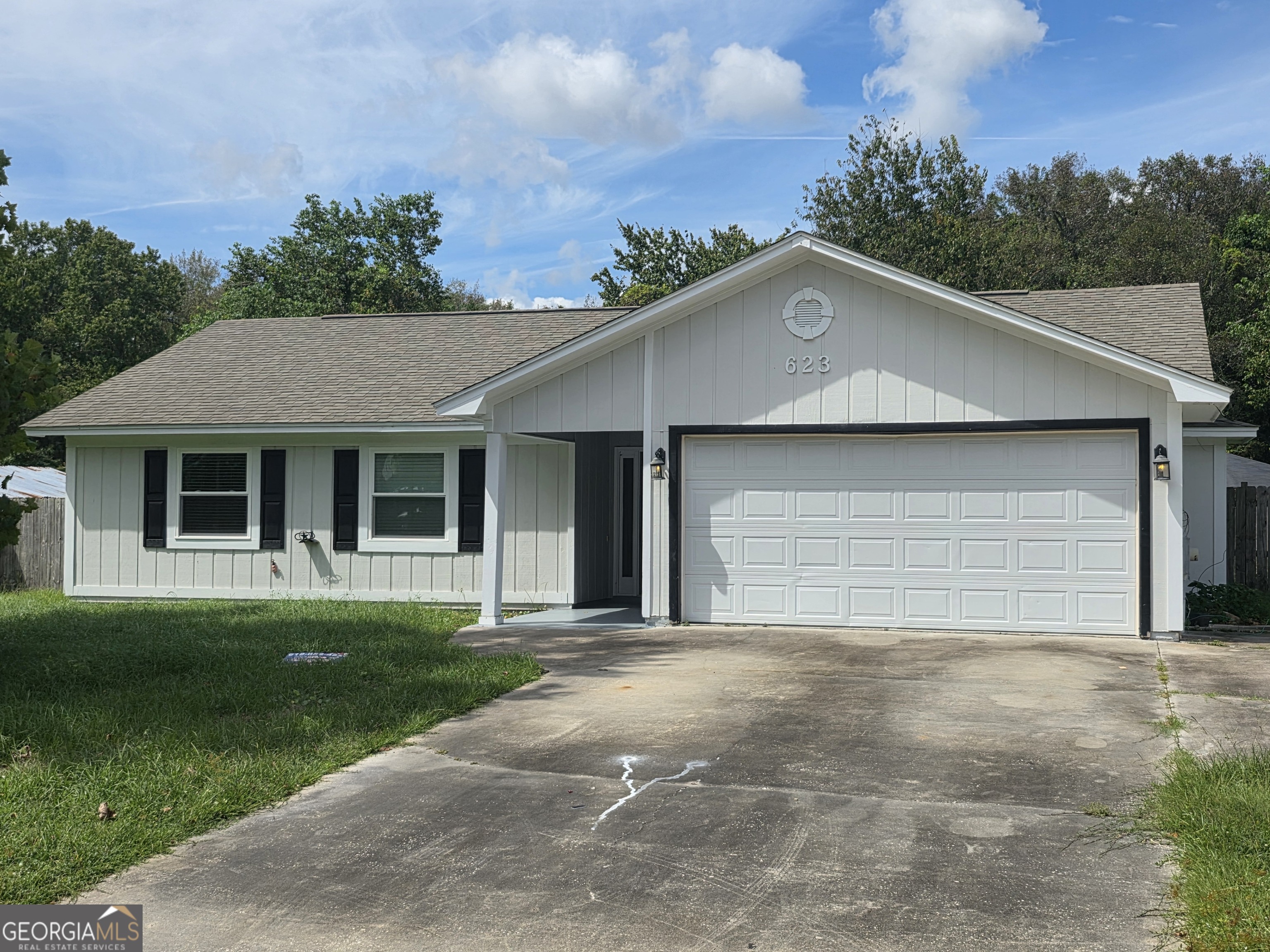 Huge corner lot with fully fenced private back yard, large screen back porch and ready for fast move in. New carpet in rooms, new laminate in main living area and fresh paint job. This is the perfect starter home with 2 car garage and all appliances convey to new owner. Call for your private tour today.