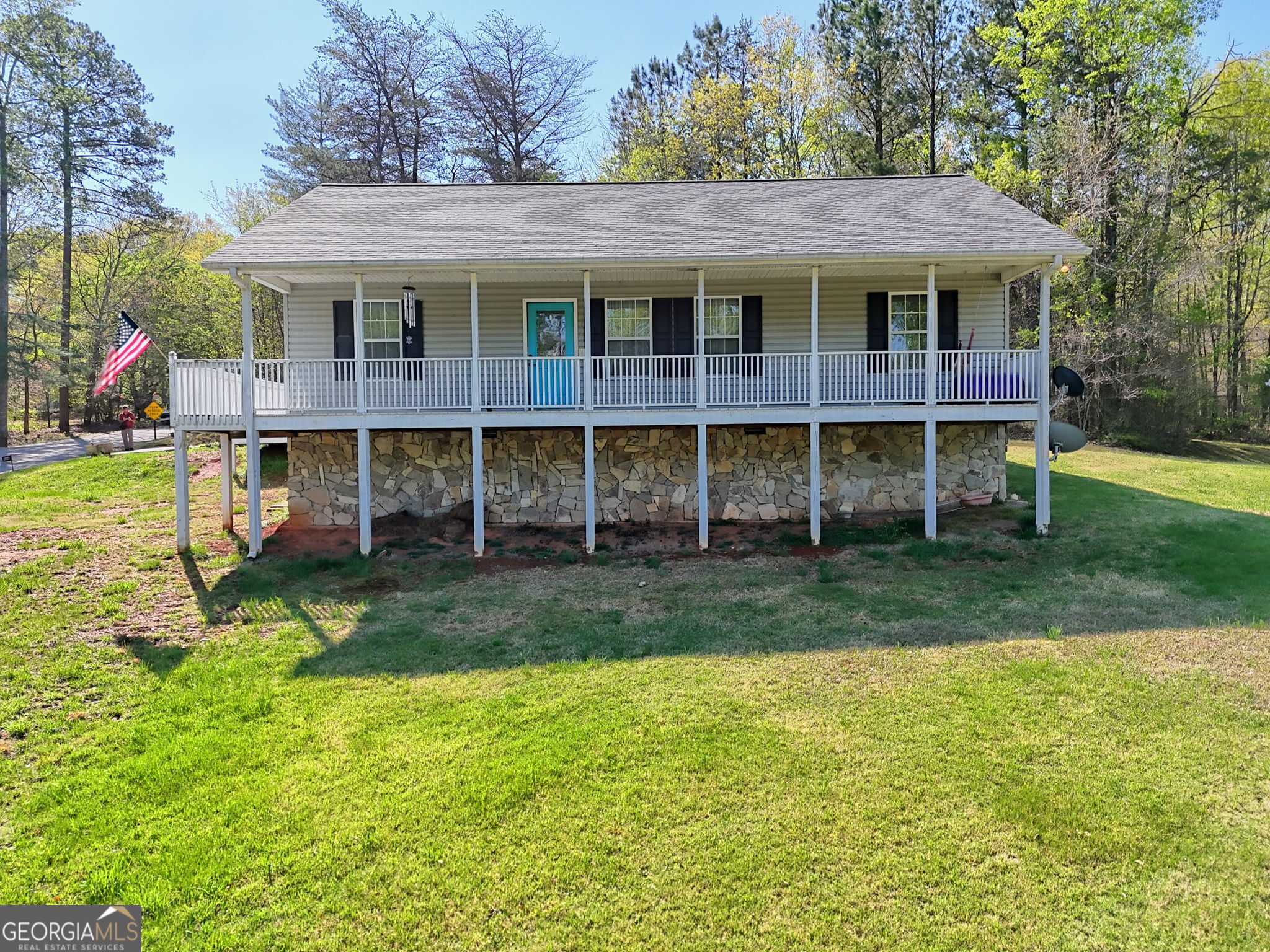 The perfect home for a large family, offering 5 bedrooms and 3 bathrooms. Located on a corner lot. It offers large covered front porch, new roof and freshly painted interior. There is a handicap ramp to the front door. The home is located in a really great location to enjoy all that downtown Clarkesville has to offer. This is a hard to find home with this many bedrooms all on the same floor. No Steps.