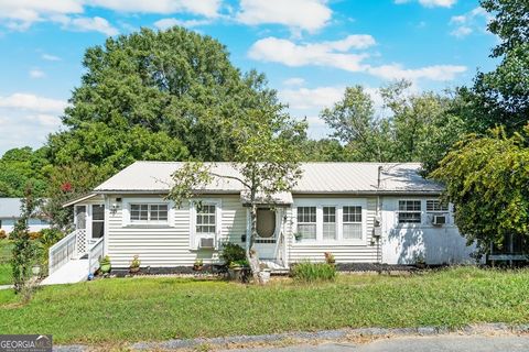 Photo of 215 Wilson Street, Calhoun, GA 30701 (MLS # 10614325)