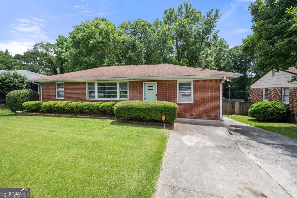 Photo of 135 5th Avenue, Jonesboro, GA 30236 (MLS # 10696020)