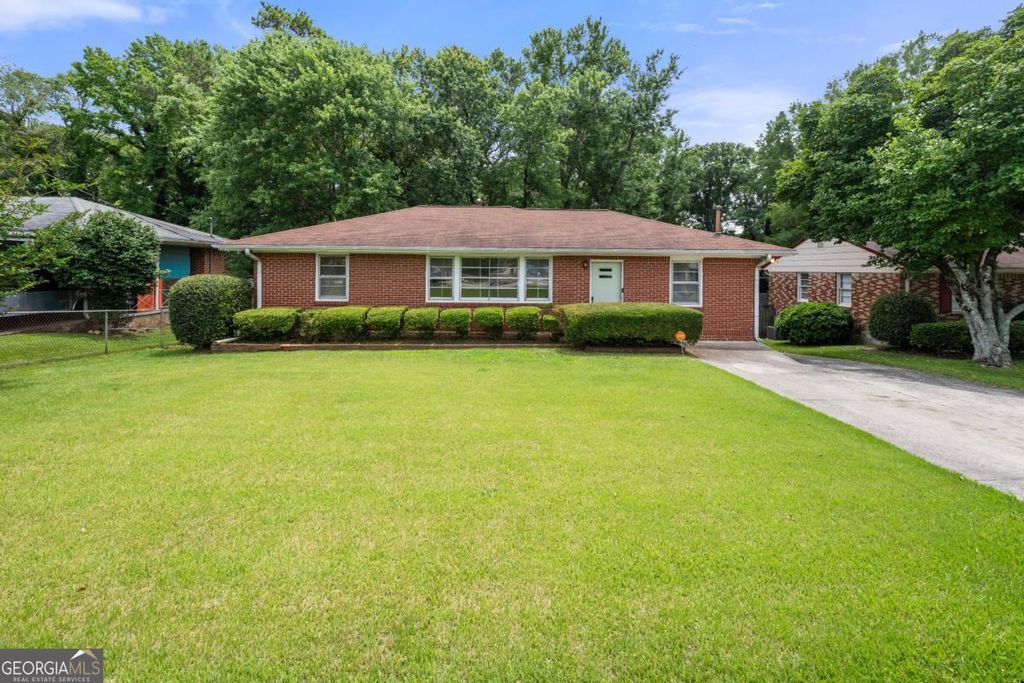 Photo of 135 5th Avenue, Jonesboro, GA 30236 (MLS # 10696020)