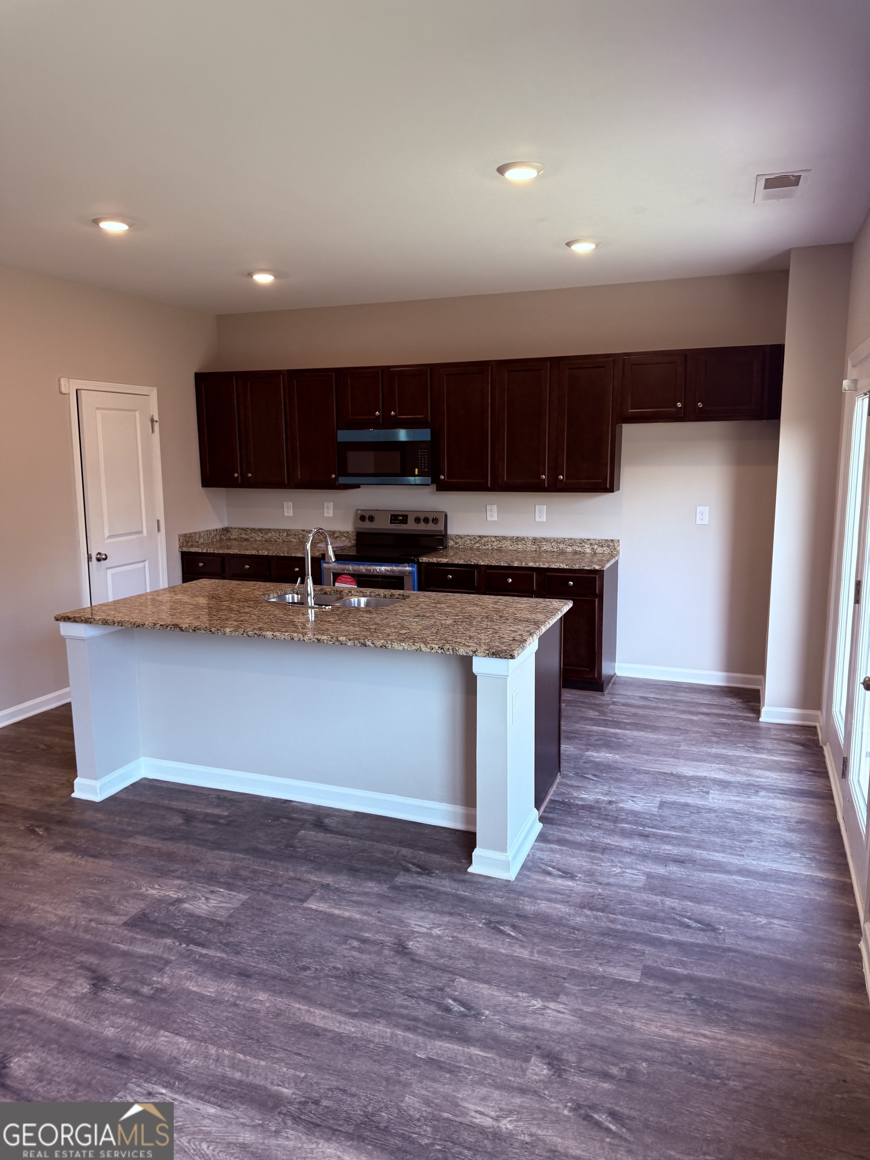 254 Hamilton Pointe DR
