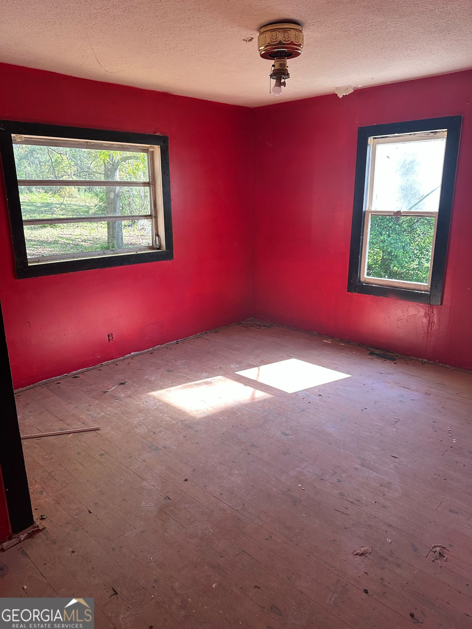 1099 Warren DR