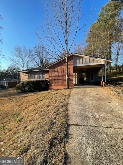 3 bedroom 1 bath ranch in Marietta GA. Home features Hardwood flooring throughout and renovated kitchen.