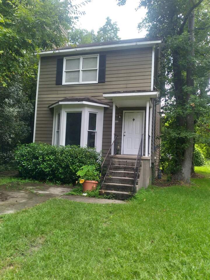 Recently remodeled, detached single family 2 story home with 3 bedrooms & 1.5 bath in sought after, safe neighborhood. Hurry because it will not last for long. ABSOLUTELY "NO" SECTION 8! Financial requirements must be met to rent. Call WIKIPEDIAN "COUSIN VINNY" AGNELLO for your opportunity. I'm fair but I'm firm.