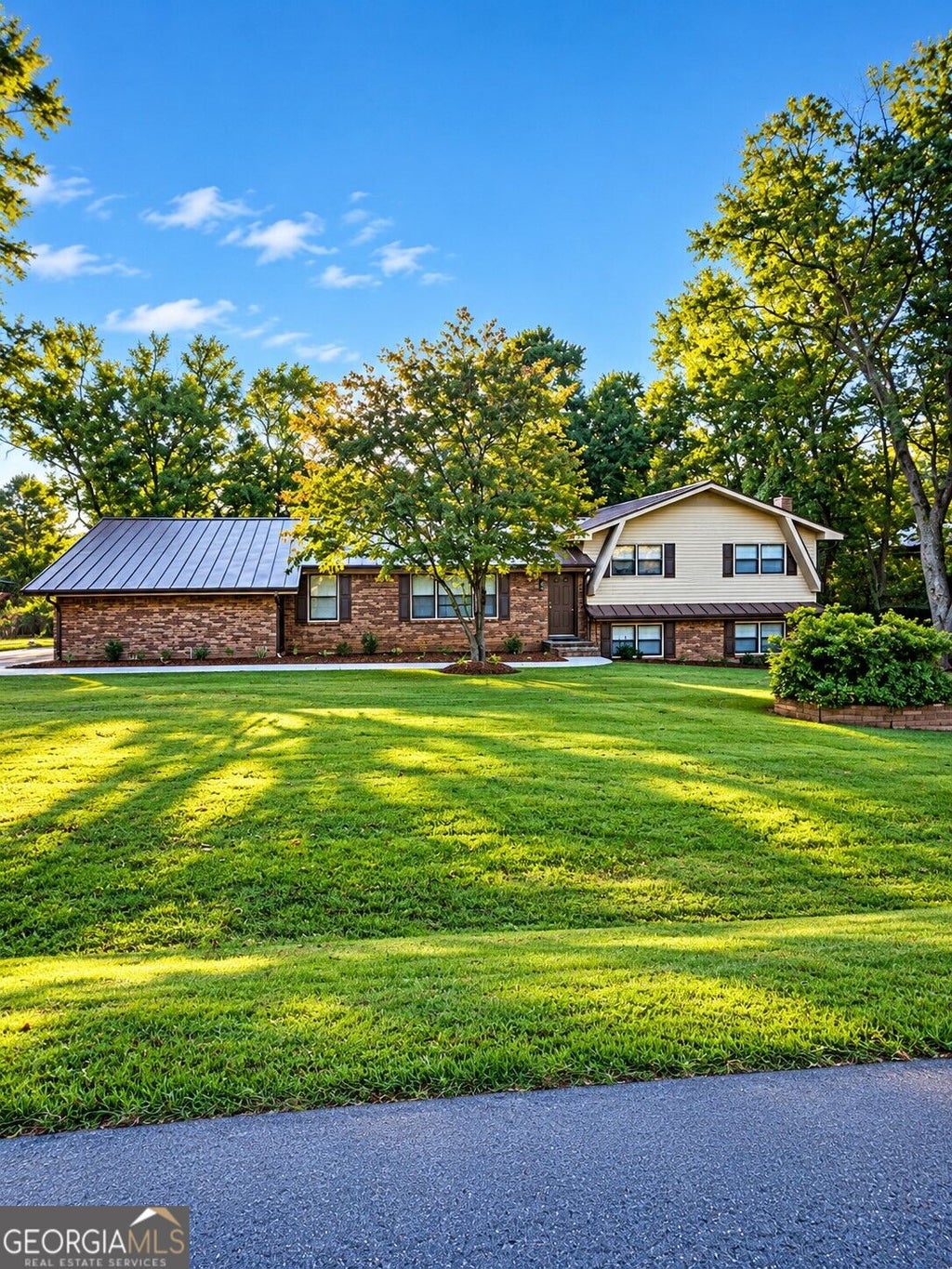 Photo of 422 Hasty Drive, Tunnel Hill, GA 30755 (MLS # 10875604)