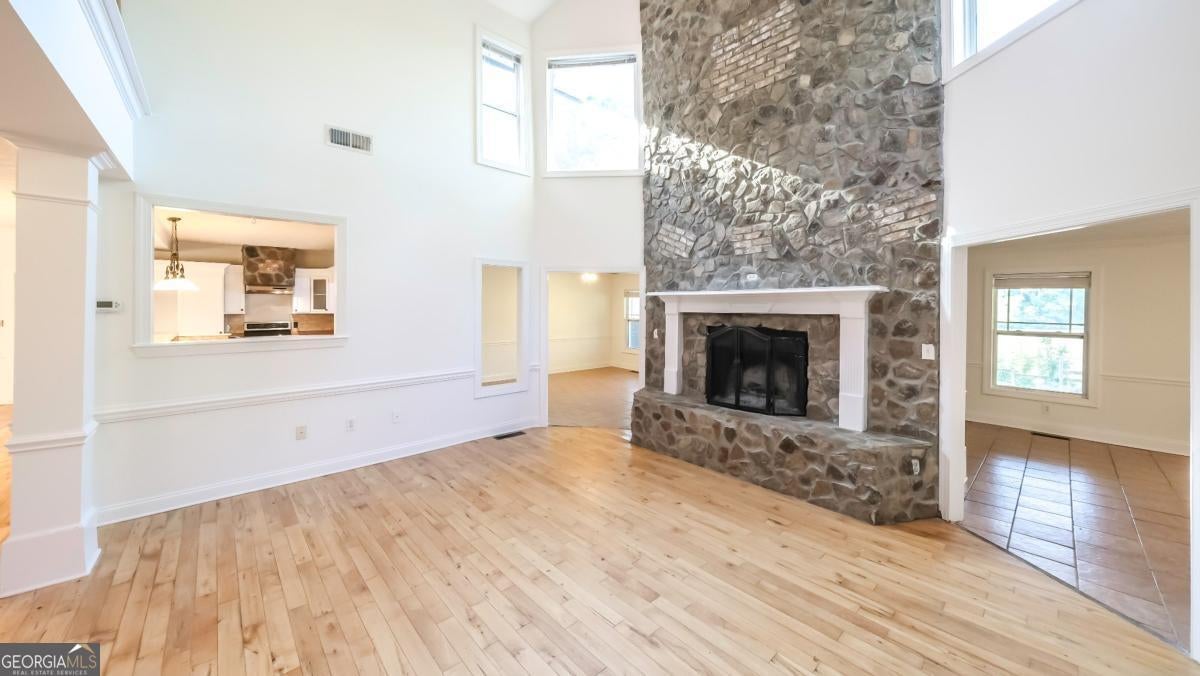 327 Lakeridge DR