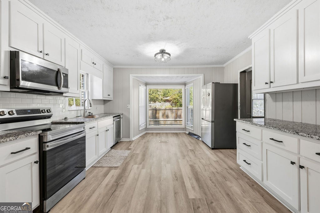 313 Glen Iris DR