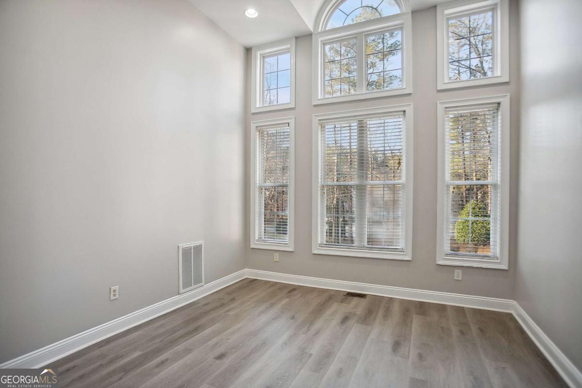 175 Oak Manor