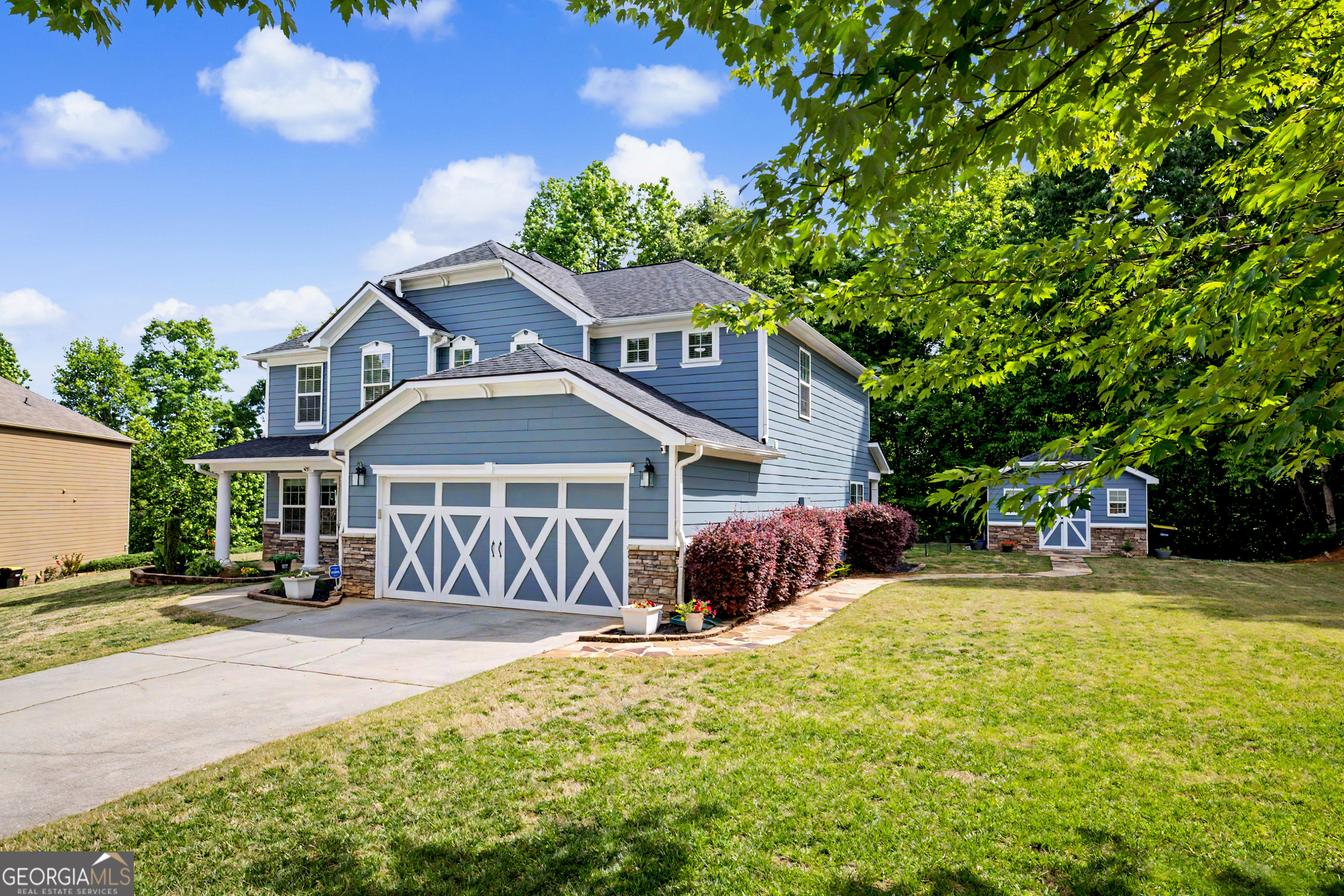 15 Nash LN