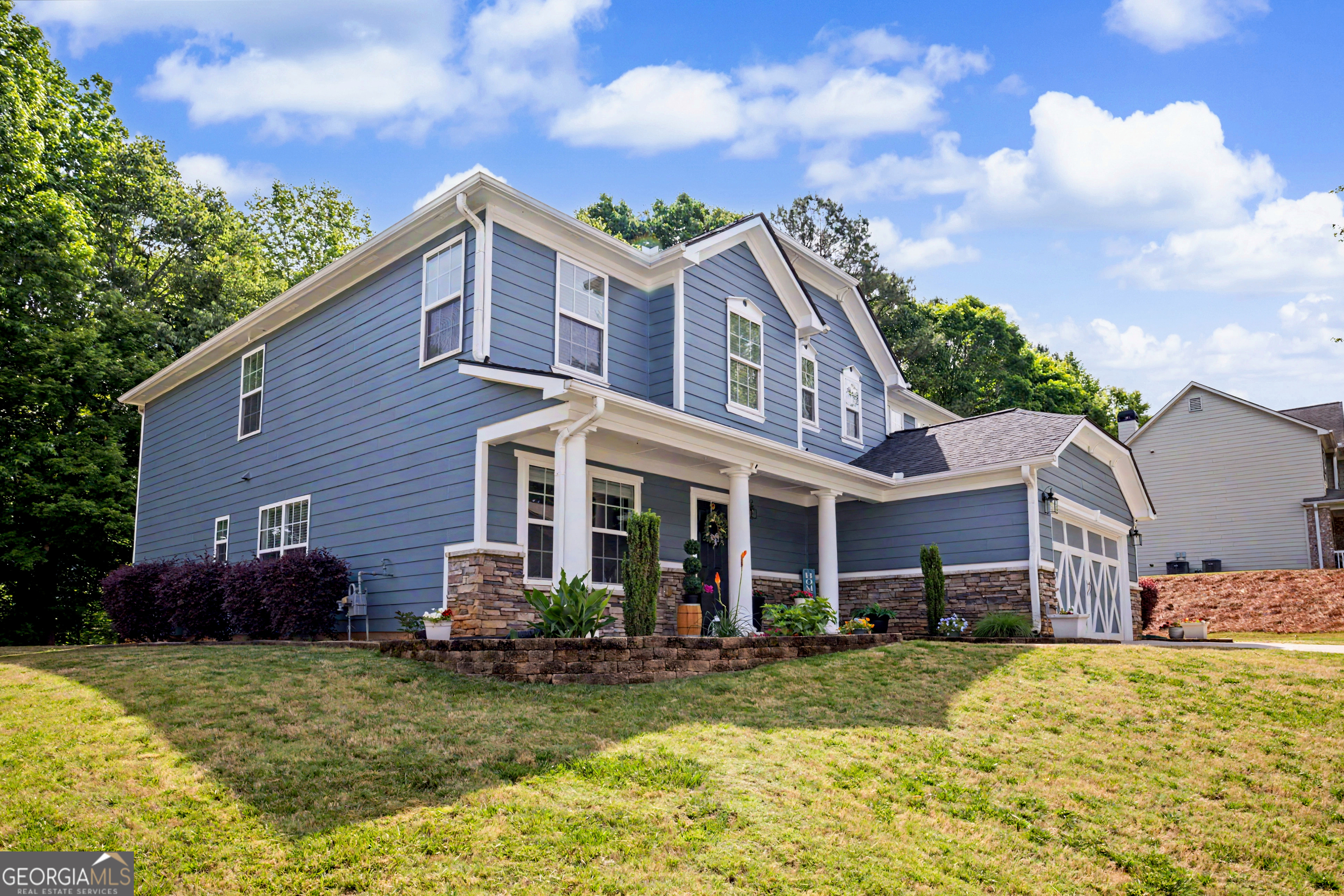 15 Nash LN