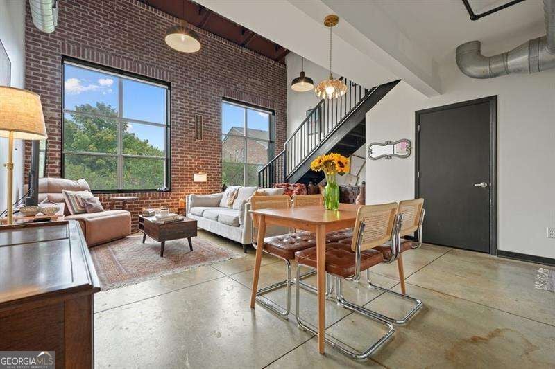 445 N Sessions ST NW 2210