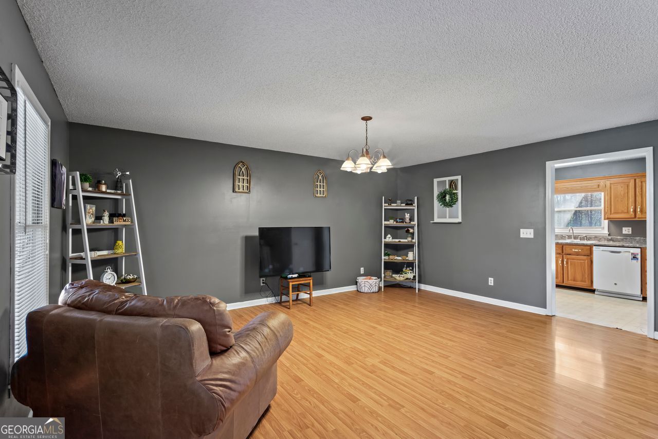 220 CIRCLE VALLEY