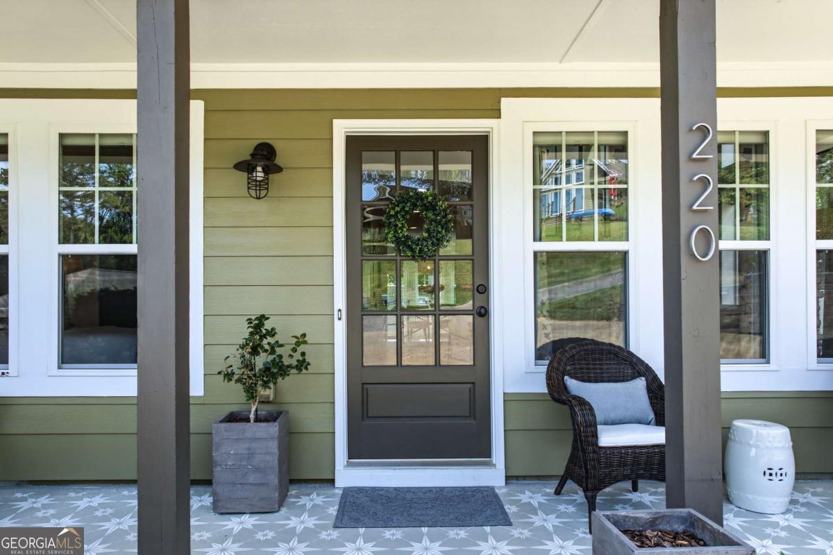 220 Lakeside DR