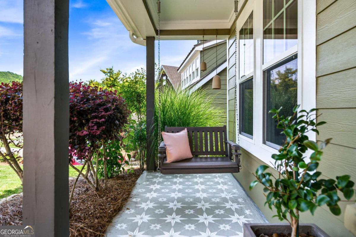 220 Lakeside DR