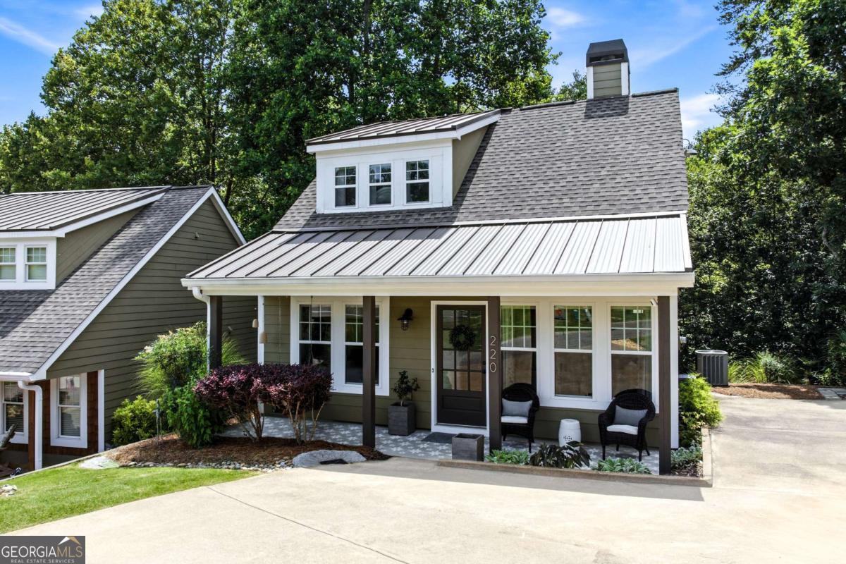 220 Lakeside DR