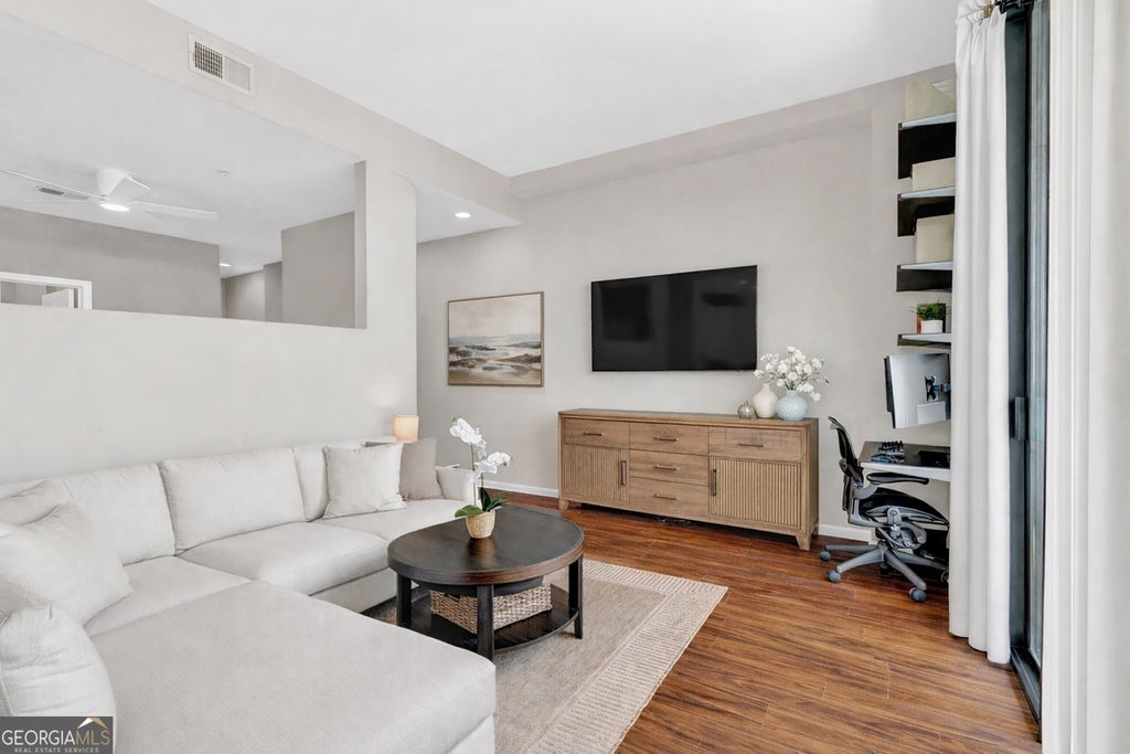 Photo of 3040 Peachtree Road NW #1605, Atlanta, GA 30305 (MLS # 10790412)