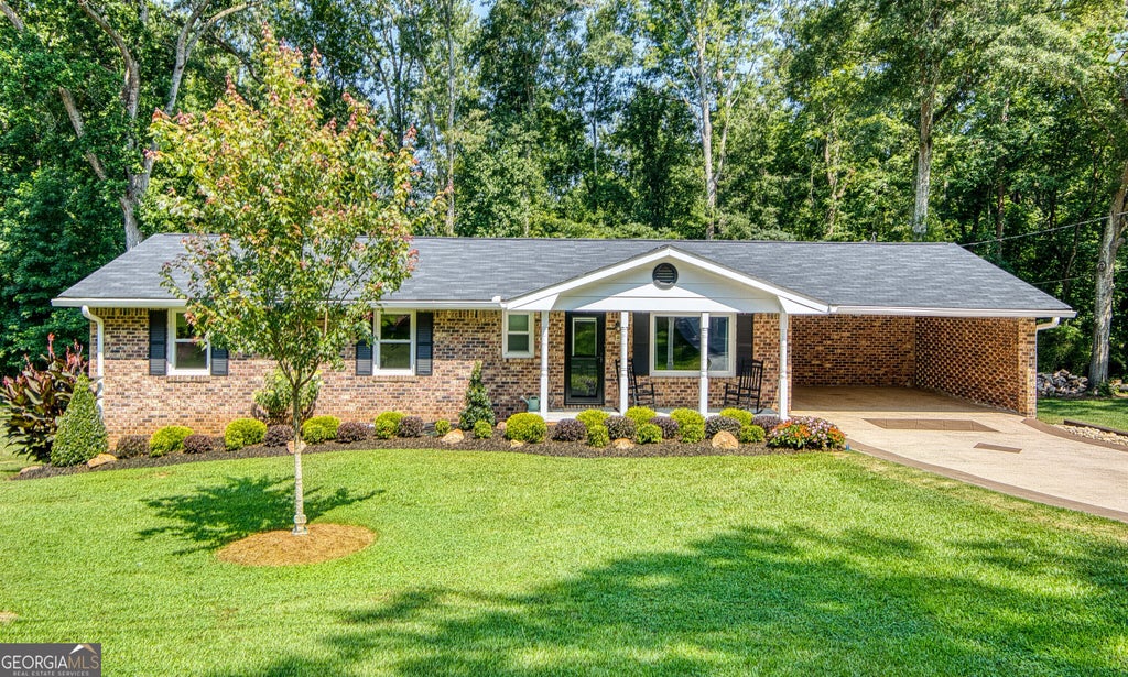 Photo of 27 Lynhaven Drive, Newnan, GA 30263 (MLS # 10846457)