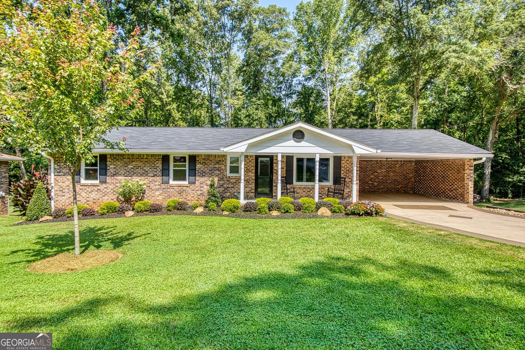 Photo of 27 Lynhaven Drive, Newnan, GA 30263 (MLS # 10846457)