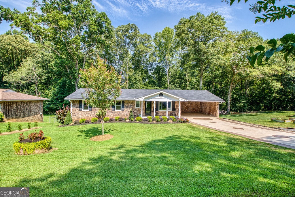Photo of 27 Lynhaven Drive, Newnan, GA 30263 (MLS # 10846457)