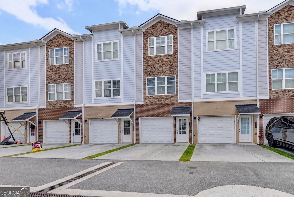 Photo of 2017 Ocean Drive NW, Atlanta, GA 30318 (MLS # 10870446)