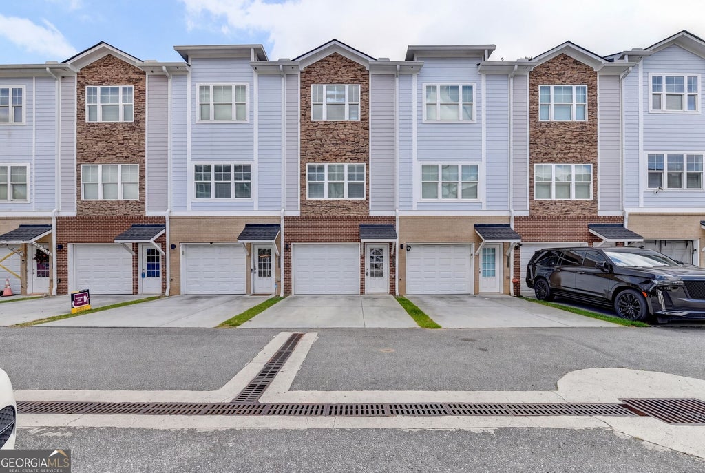 Photo of 2017 Ocean Drive NW, Atlanta, GA 30318 (MLS # 10870446)