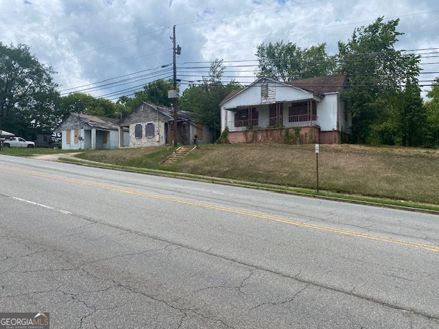 Great investment opportunity! Three homes for the price one! All need a bit of remodeling, but they would be great rentals. Corner lot with sidewalk. Close to 441 and shopping. Give Danny a call on these today! OWNER VERY MOTIVATED BRING. ALL OFFERS