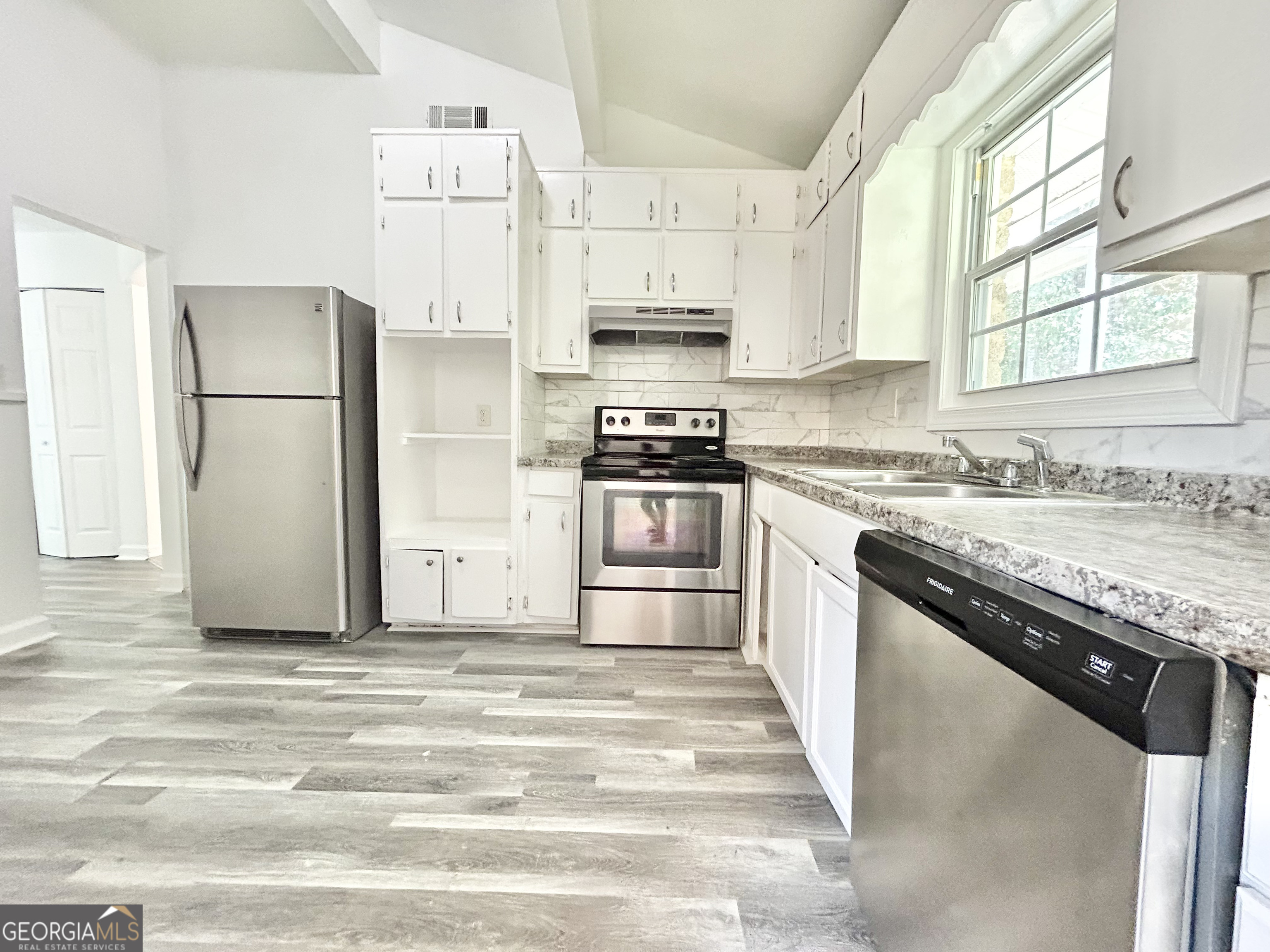 688 Plainville DR SW