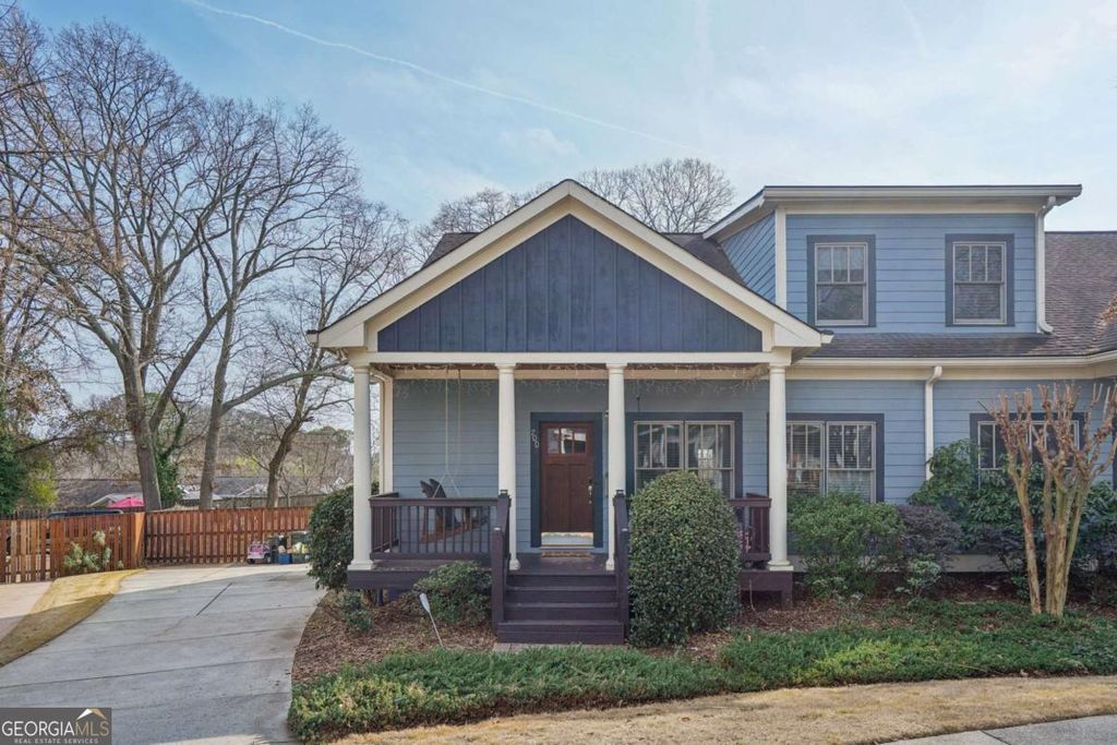 Photo of 700 Frasier Circle SE, Marietta, GA 30060 (MLS # 10673090)