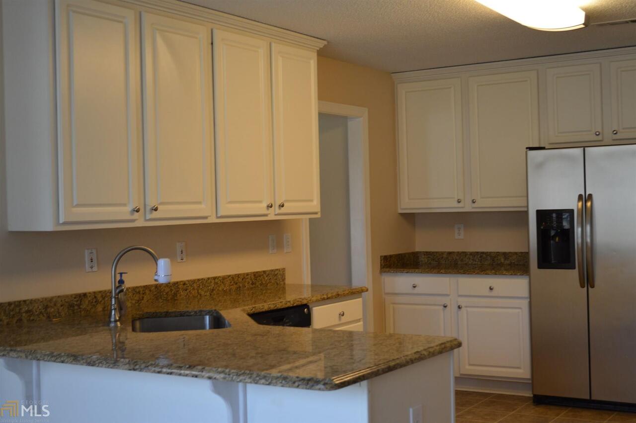 Newnan, Georgia 30265, United States, 4 Bedrooms Bedrooms, ,3 BathroomsBathrooms,Residential,Pending,99398