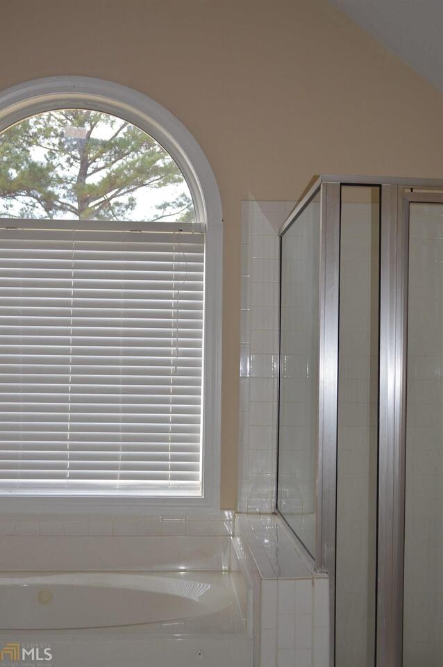 Newnan, Georgia 30265, United States, 4 Bedrooms Bedrooms, ,3 BathroomsBathrooms,Residential,Pending,99398