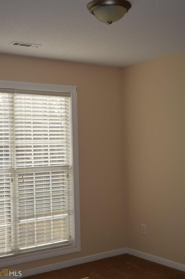 Newnan, Georgia 30265, United States, 4 Bedrooms Bedrooms, ,3 BathroomsBathrooms,Residential,Pending,99398