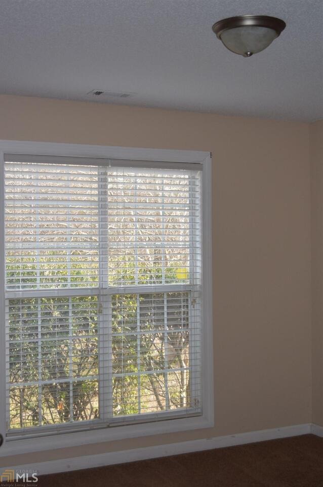 Newnan, Georgia 30265, United States, 4 Bedrooms Bedrooms, ,3 BathroomsBathrooms,Residential,Pending,99398