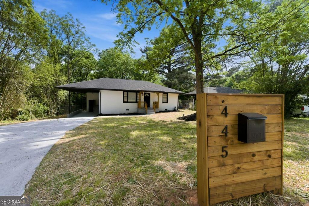 Photo of 445 Carey Drive SE, Atlanta, GA 30315 (MLS # 10742155)