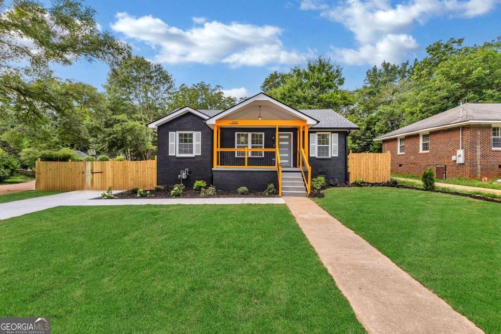 Photo of 388 Sargent Drive SE, Atlanta, GA 30315 (MLS # 10687500)