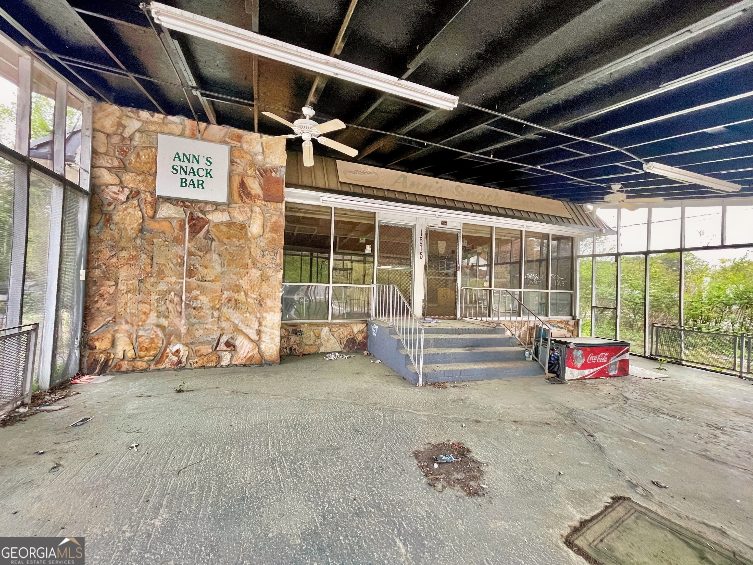 1615 Memorial DR SE