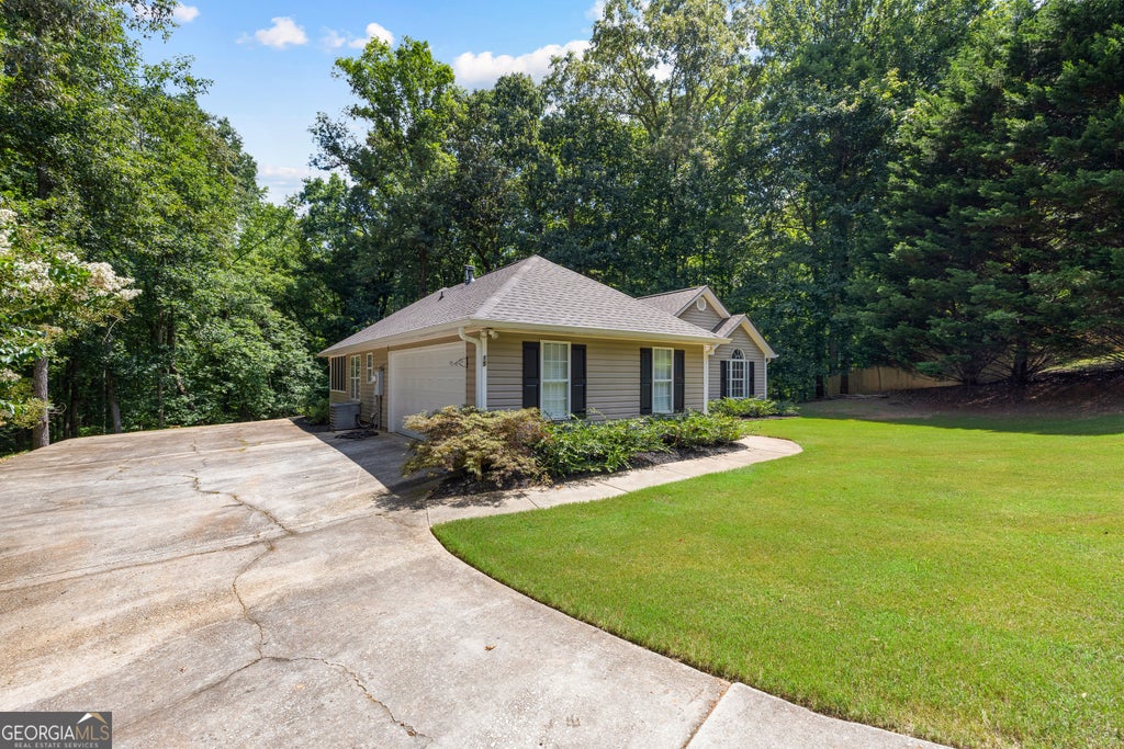 Photo of 15 Paces Landing Place, Newnan, GA 30263 (MLS # 10808467)