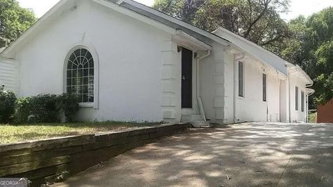 2332 Saint James DR NW Atlanta GA 30318