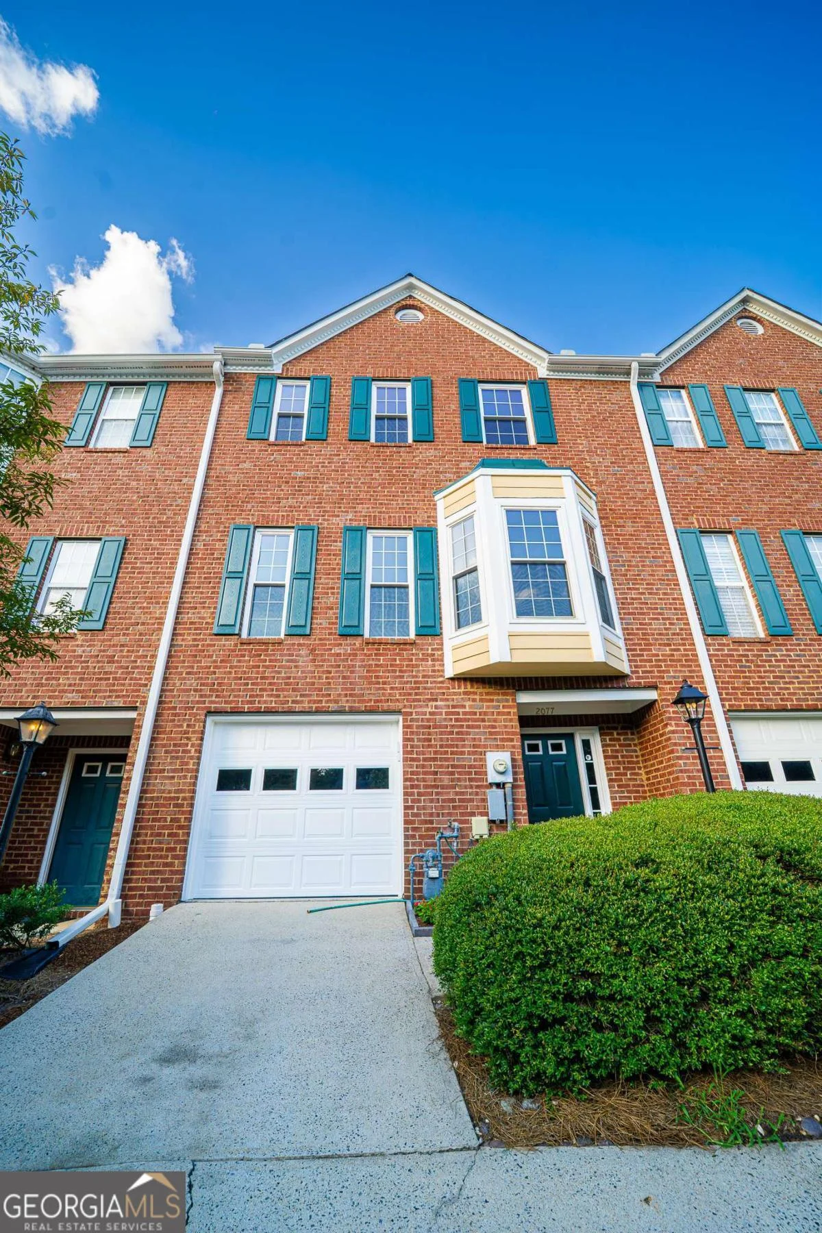 2077 Pinnacle Pointe Drive