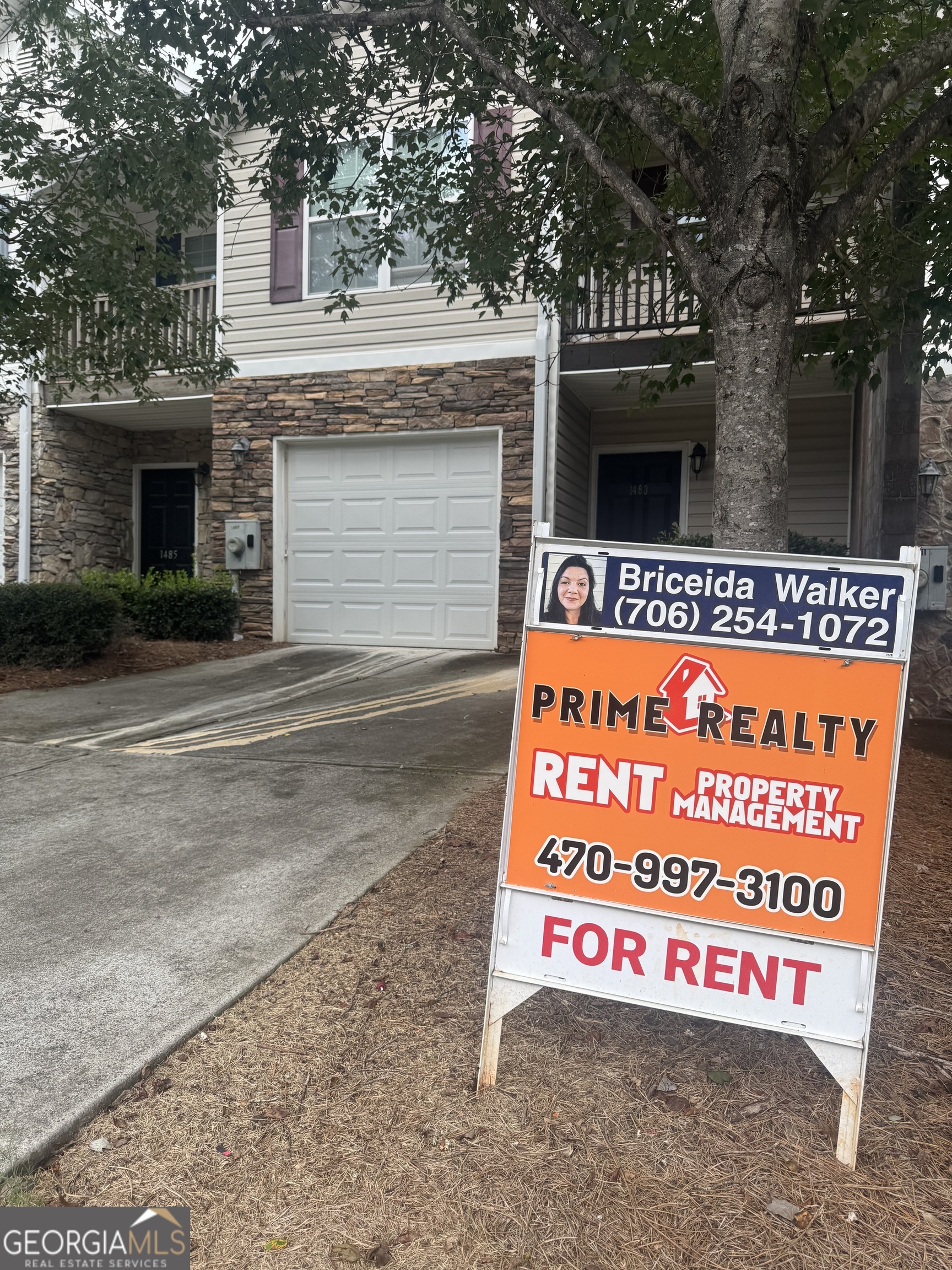 Beautiful 3-bedroom, 2 1/2 bathroom townhome. The Kitchen is open to the family room with a fireplace. Upstairs is the Master bedroom along with 2 other bedrooms. Small back yard space for relaxation. No Pet and 12-month lease minimum. Please contact listing agent (706) 254-1072 Bri Walker SPECIAL OFFER you missing OFF $500 if you move in SEPTEMBER!!!!!!