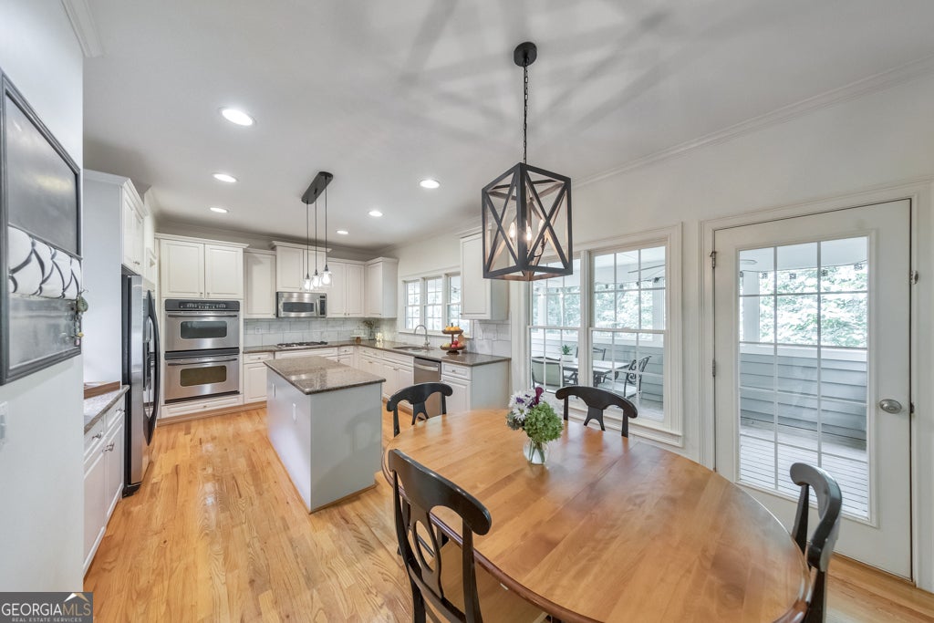 351 Collegiate DR
