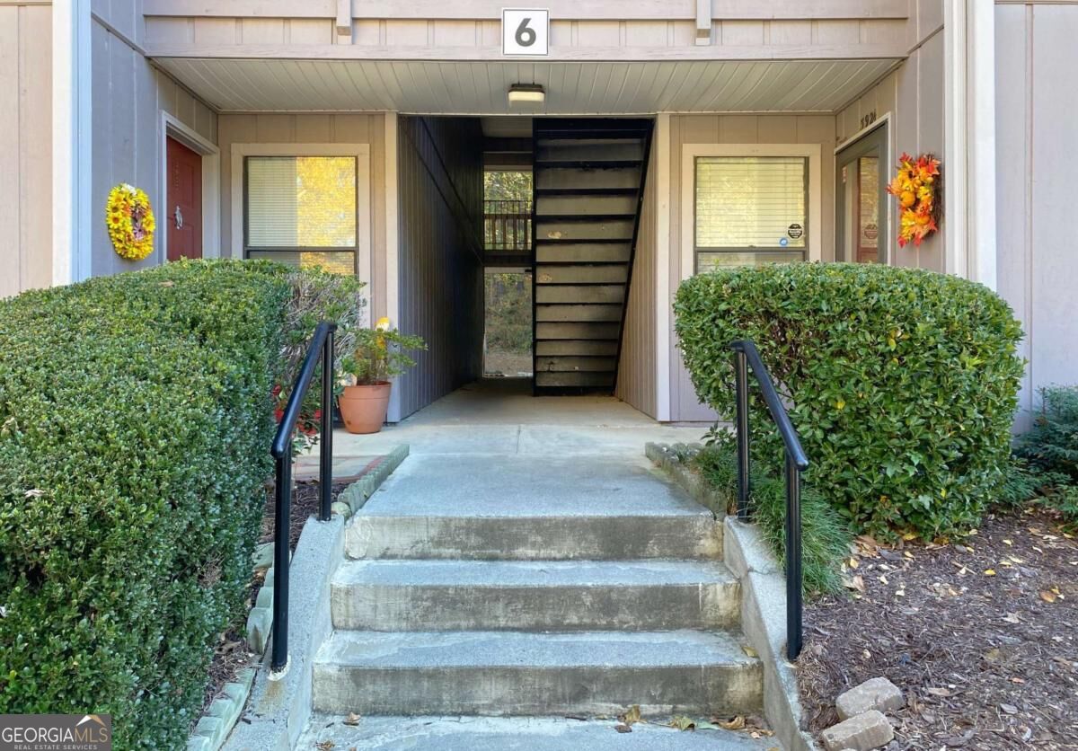 3934 WOODRIDGE WAY