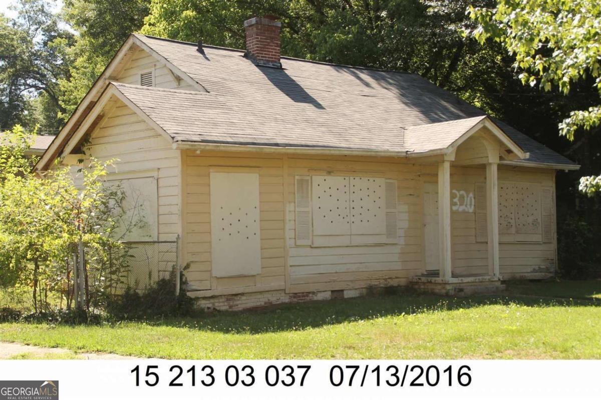 320 2nd AVE