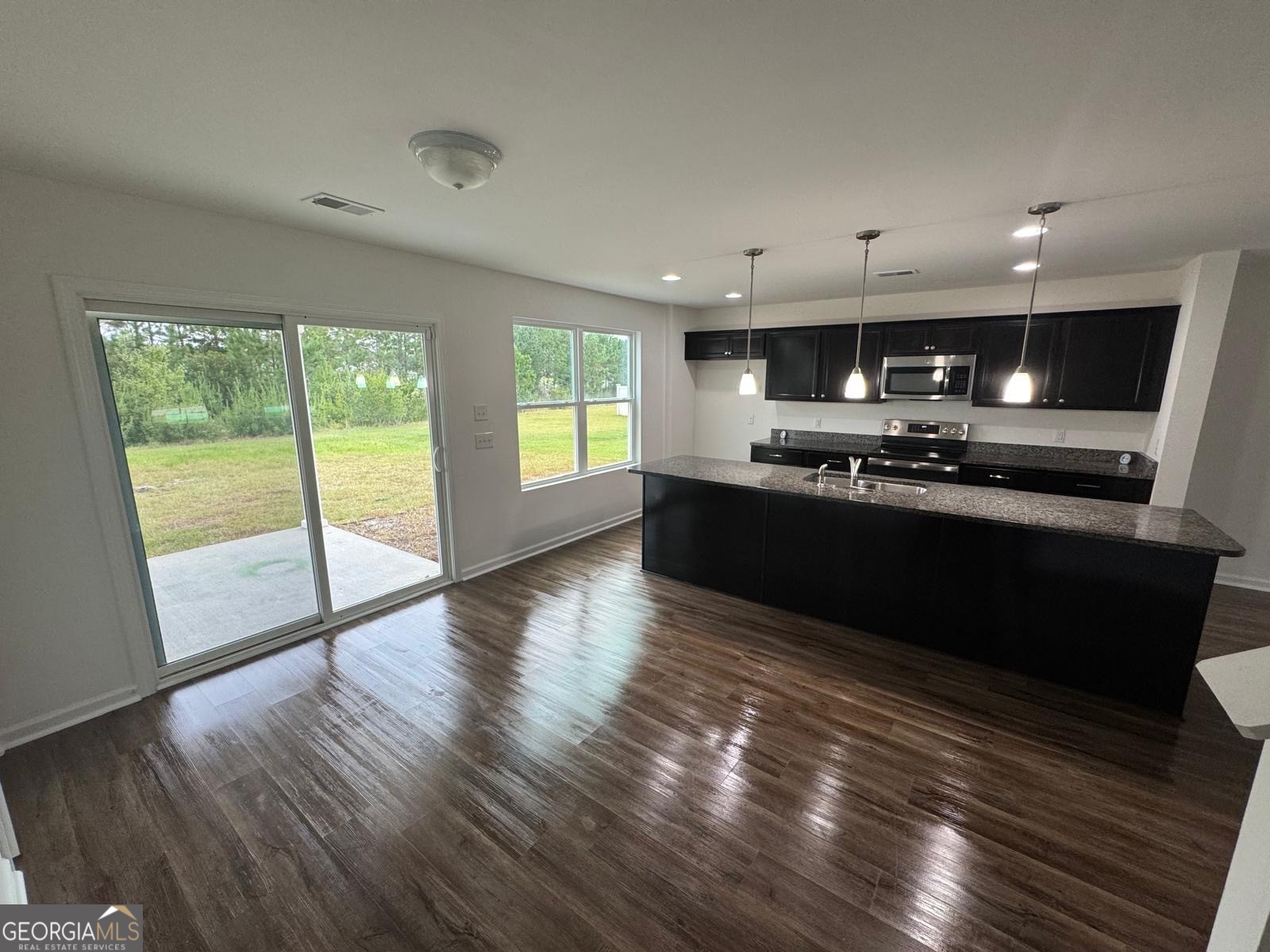 435 Wilkins RD