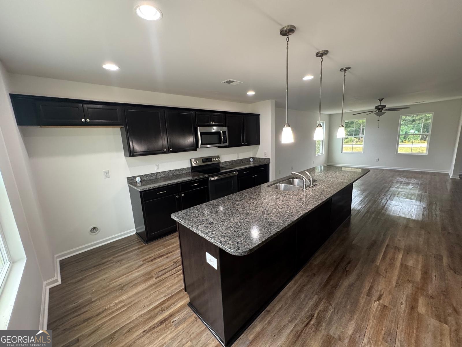 435 Wilkins RD