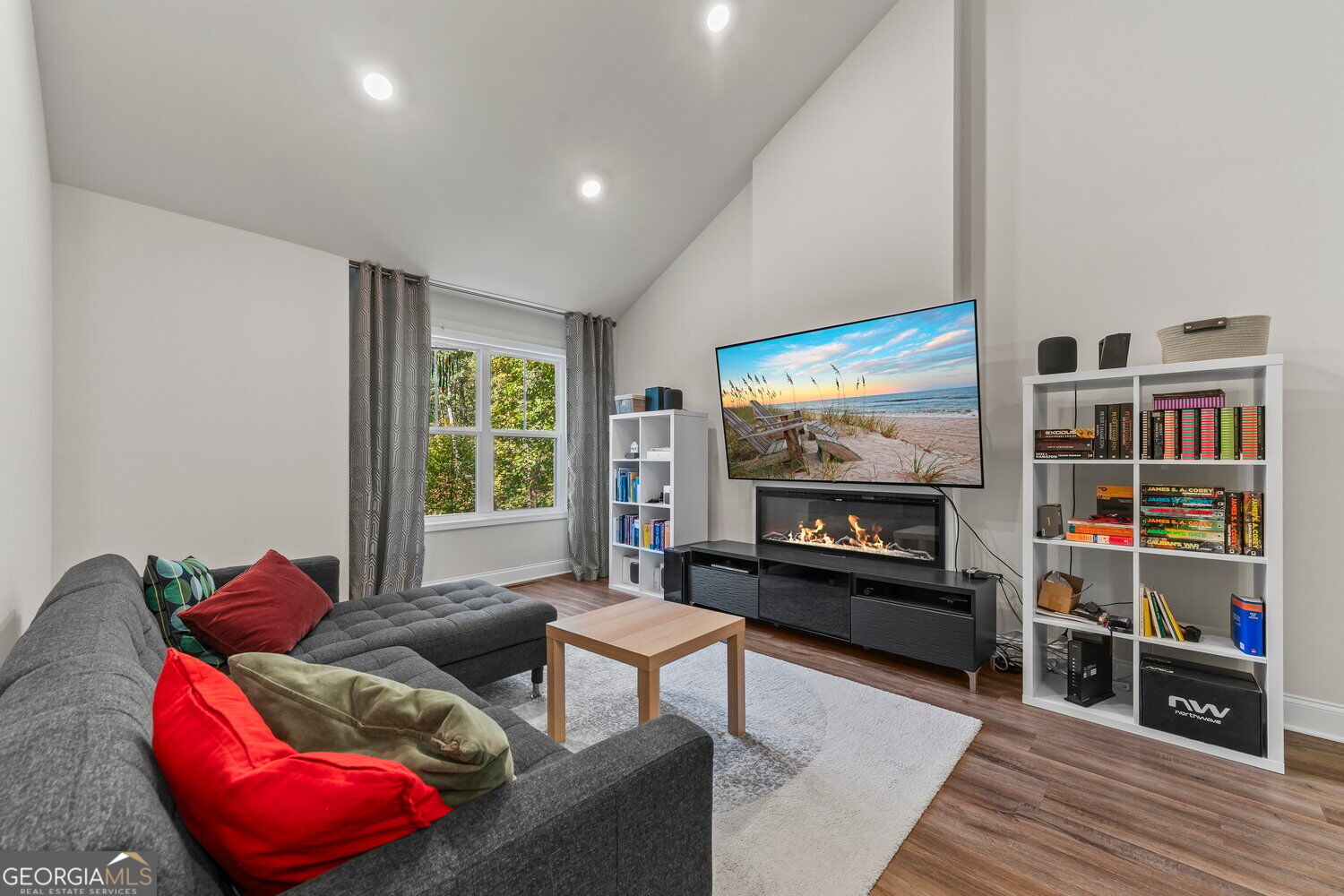 246 Lakeview CIR
